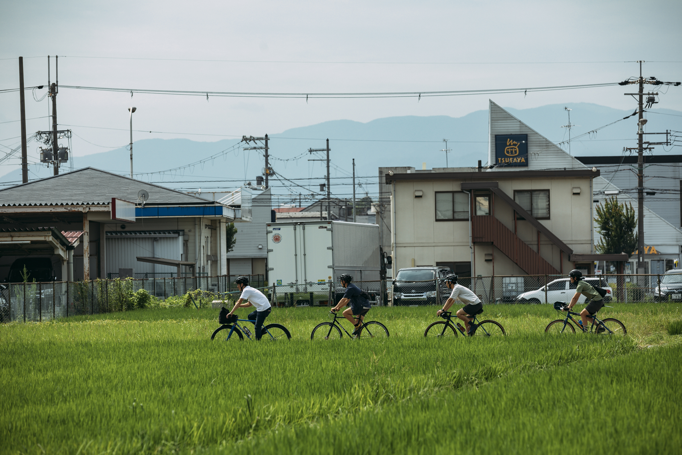 Probando bicis de gravel personalizadas en la ciudad de Sakai, Japón, con Shimano GRX Limited