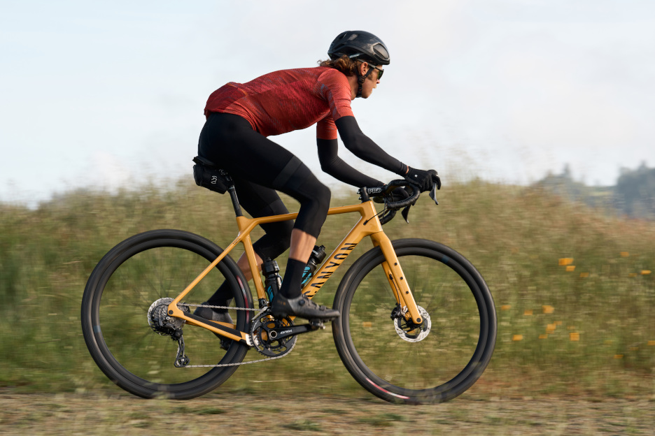 Peter Stetina cyklar på Shimano:s nya gravelkomponenter i serien GRX RX820 