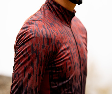 EVOLVE インサレーテッドウインドジャージ