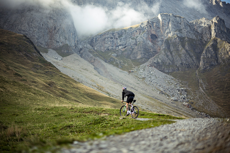 Strada vs Gravel - The Shimano Explainer - Te lo spiega Shimano