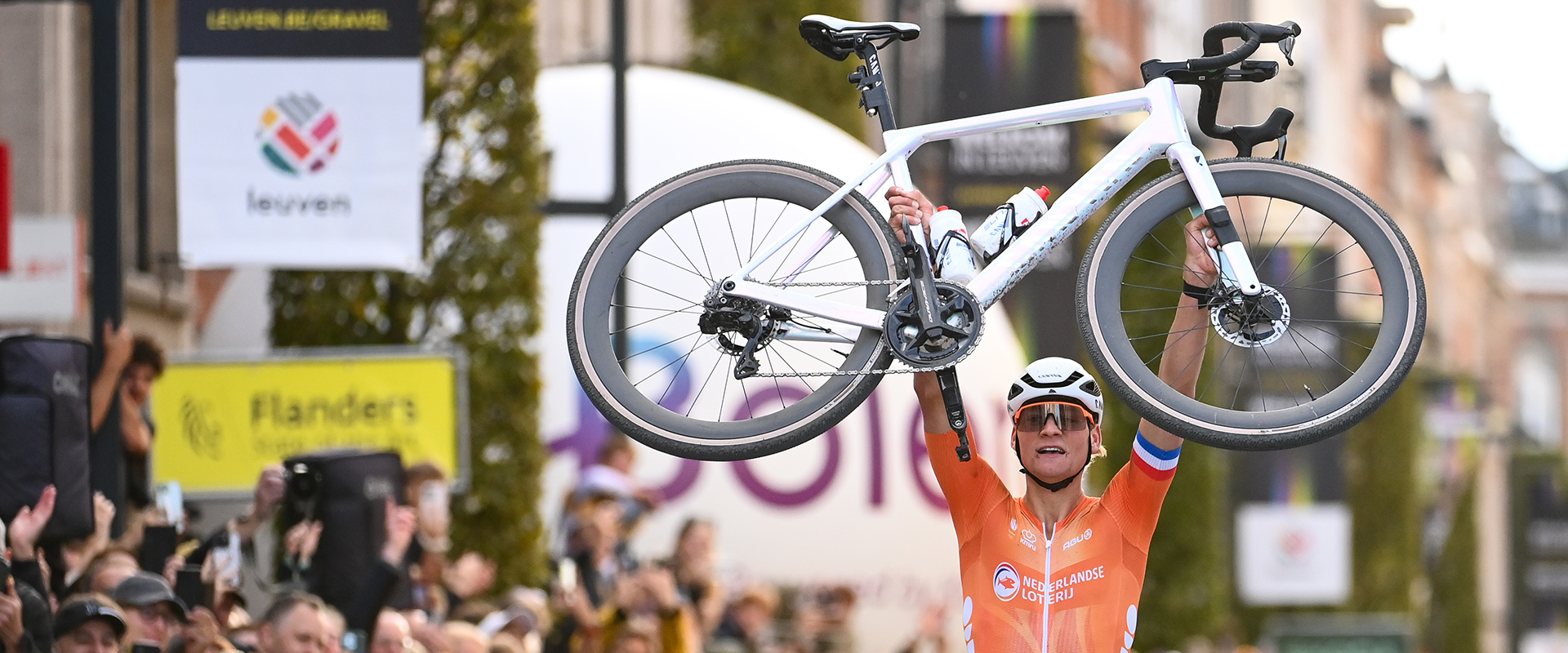 Een meesterlijke Mathieu wint het WK Gravel!