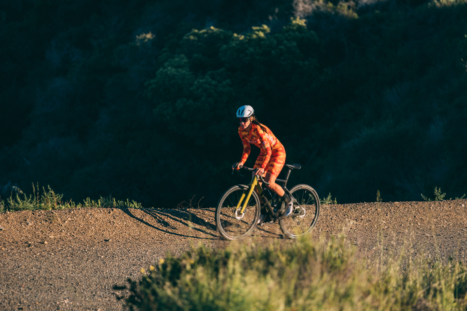 Shimano Gravel athlete iz King riding gravel