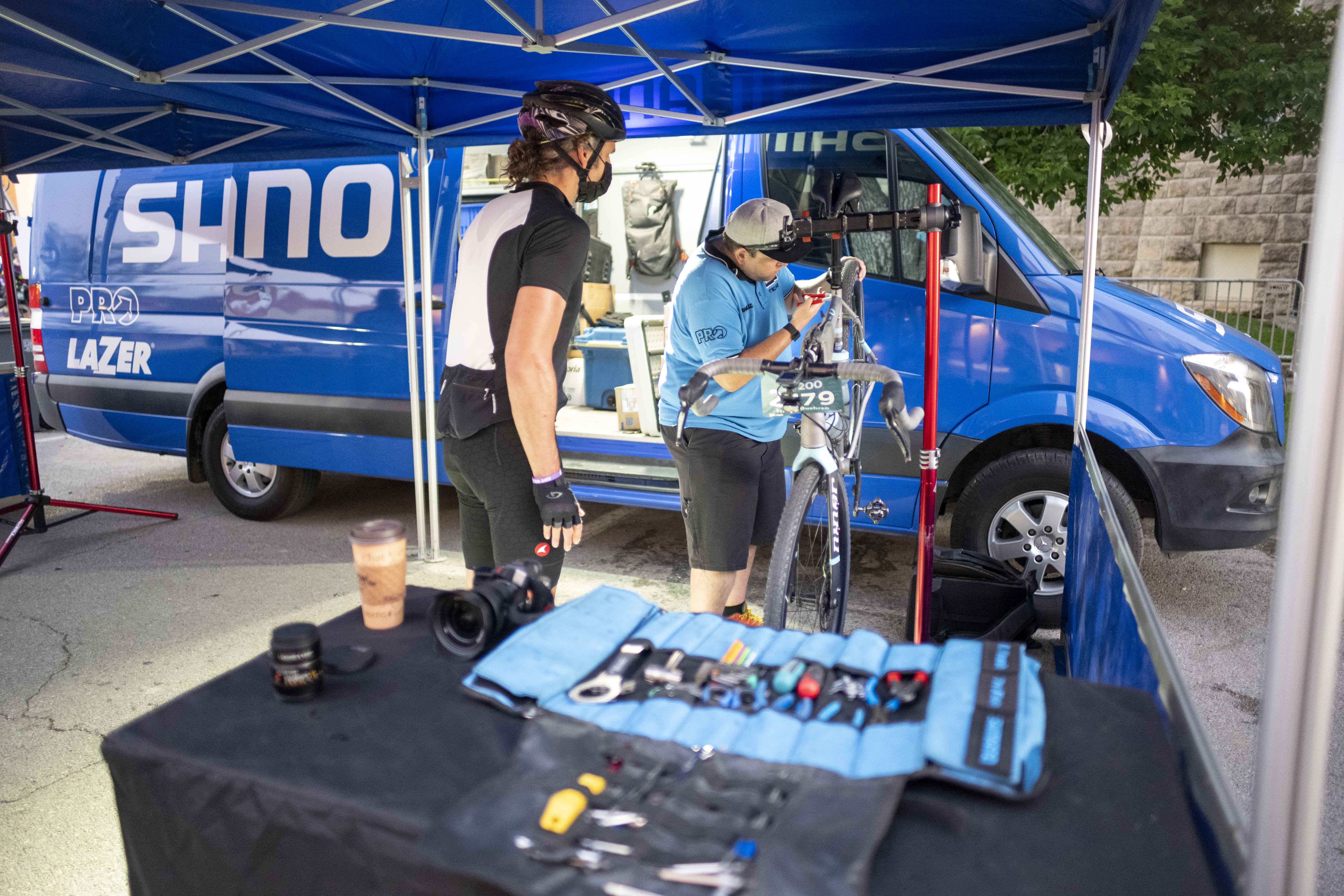 Shimano Multi Service fixing a bike during Unbound gravel race