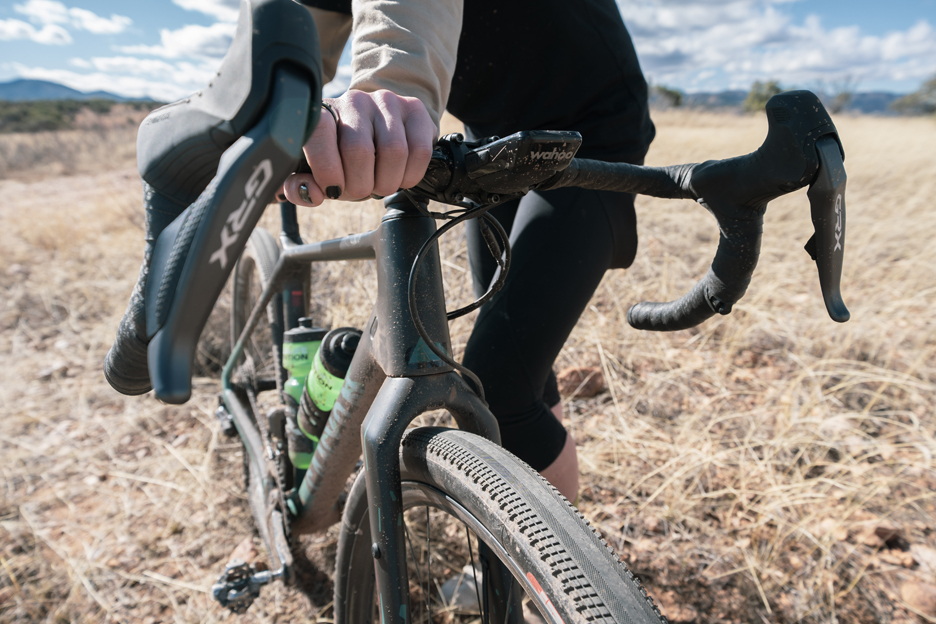 SHIMANO GRX Di2 shifter on Canyon Grizl gravel bike